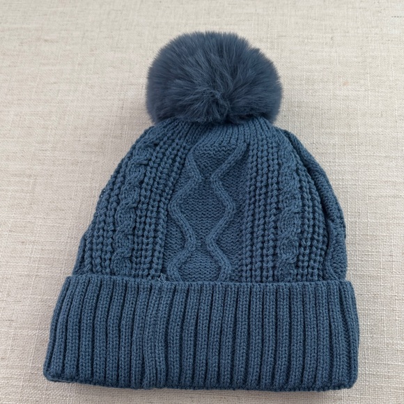 lululemon blue Cable Knit Beanie - Picture 2 of 3